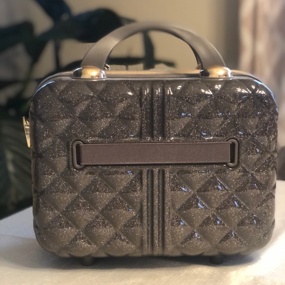 Lightweight impact resistant Toiletry Bag 💄💋💅🏼